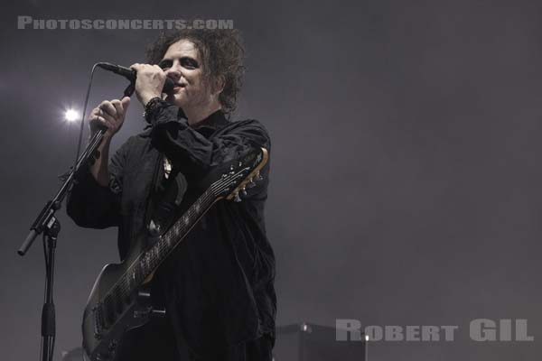 THE CURE - 2019-08-23 - SAINT CLOUD - Domaine National - Grande Scene - Robert James Smith